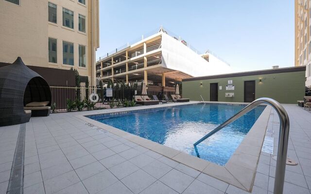 3 Bedroom Unit in Downtown Dallas with Pool & Gym