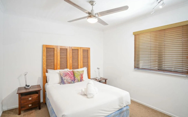 Belle Escapes - 404 The Edge Penthouse with Water Views