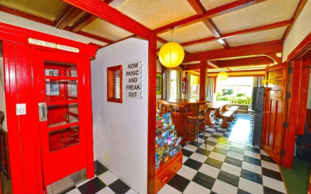 Ducks & Drakes Boutique Motel & Backpackers