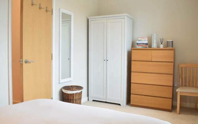 Modern 2 Bedroom Maisonette