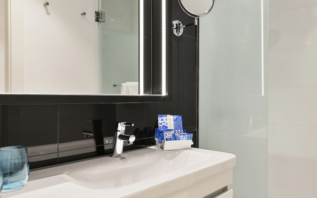 Отель INNSiDE by Melia Barcelona Apolo