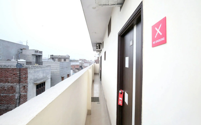 OYO 11642 Hotel Golden Grand