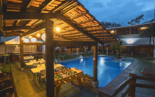 Hotel & Canopy La Hacienda