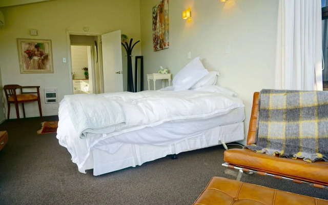 Le Chalet Waiheke Apartments