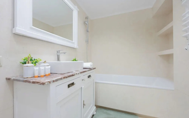 Apartment Filtry With Parking by Renters