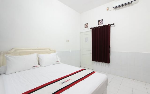 RedDoorz near Gejayan