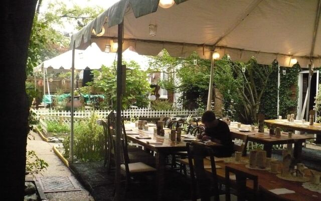Adam's Inn