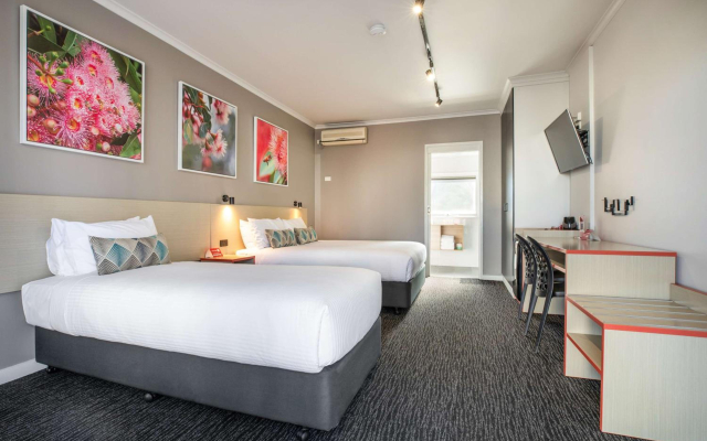 Nightcap at Ferntree Gully Hotel Motel