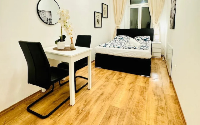 5BR Apt For 10 Walk to Kaufpark Alterlaa
