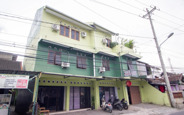 OYO 3707 Halona Guesthouse