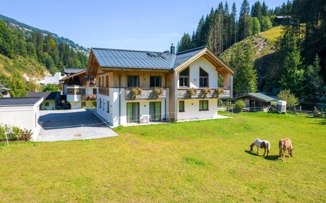Chalet in Saalbach Near Ski Lift and Sauna