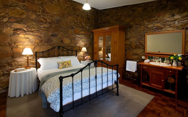 Byronsvale Vineyard and Accommodation