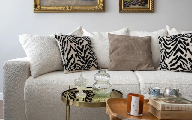 Views of all the Palaces 2BR Stunner