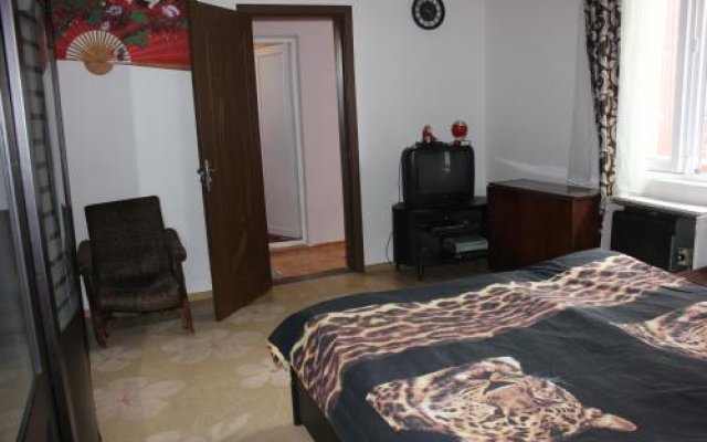 2 Floor Guesthouse On Chavchavadze 40