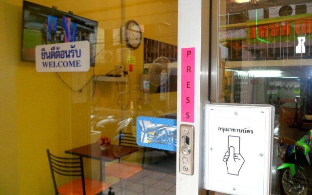 Home Hug Hostel - Adults
