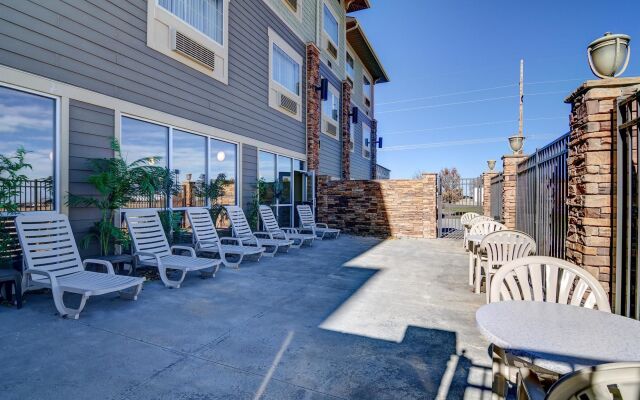 Best Western Plus Butterfield Inn