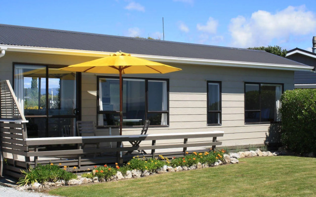 Pohara Beachfront Motel