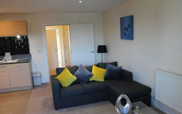 Remarkable 2-bed Apartment in Reading