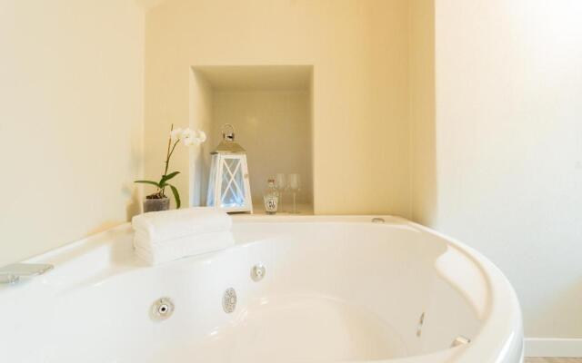 Romantic Escape in the 400s