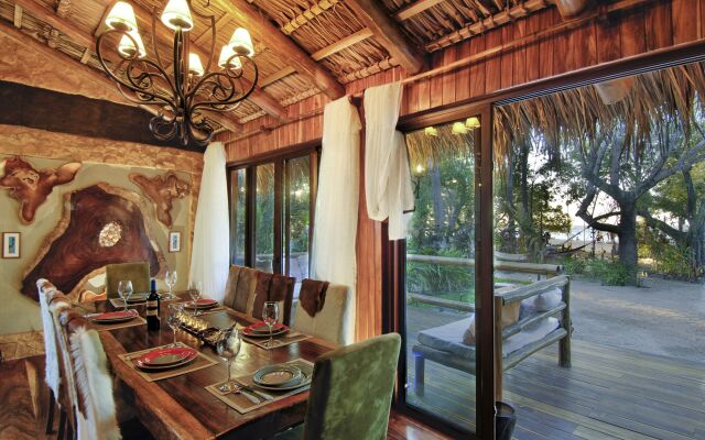 Ocho Artisan Bungalows - Adults only