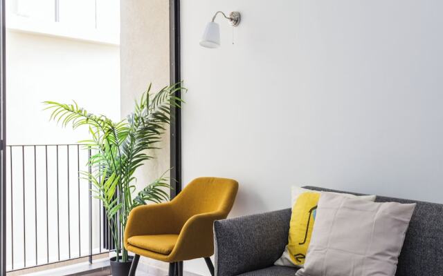 Modern Apartment Walking from the beach