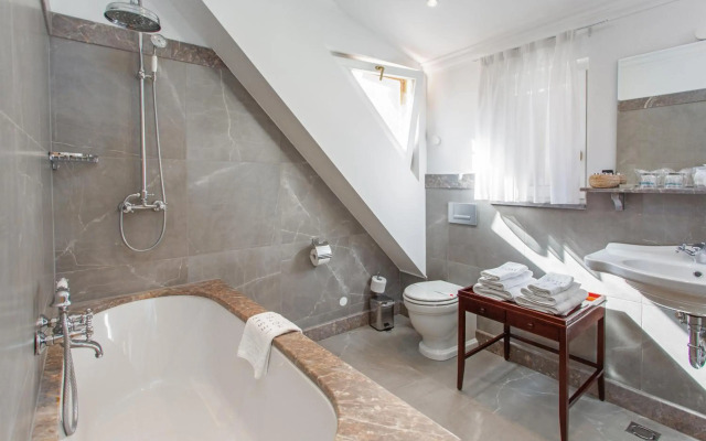 Lesar Hotel Angel