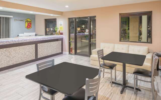 Super 8 by Wyndham Bryant Little Rock Area