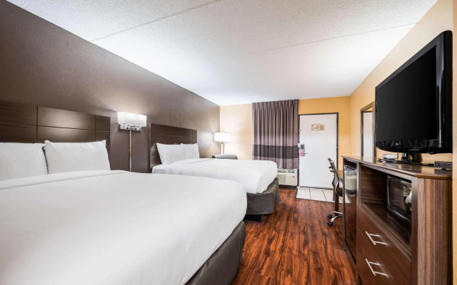 Econo Lodge Columbus near Airport