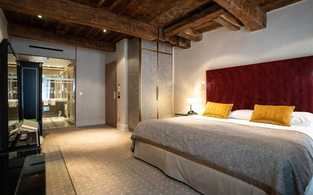 Hotel Le Place d'Armes - Relais & Châteaux