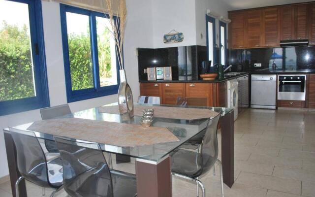 Sea Front Villa With Private Heated Pool, Quiet Area Paphos 322