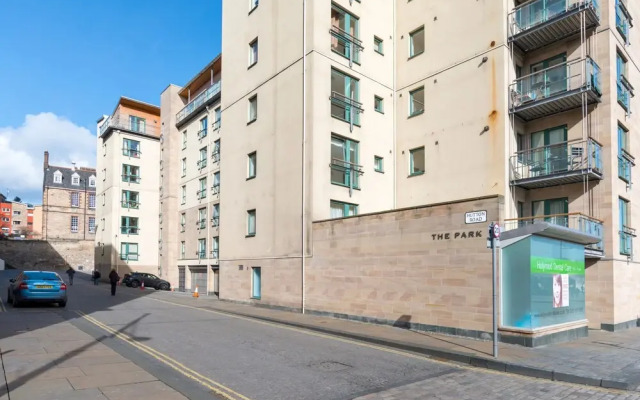 Quirky 1 Bedroom Apartment Next to Holyrood Palace