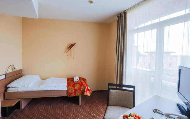 CE Plaza Hotel