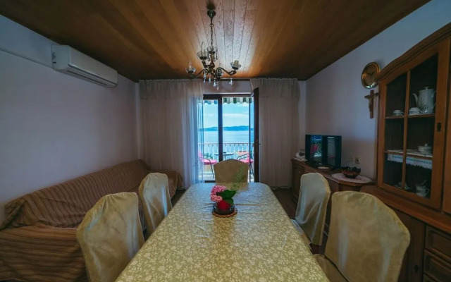 Lovre - Close to the sea - A1