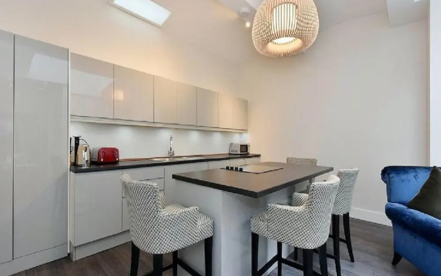South Kensington Flat 3 Bedrooms & Outdoor Terrace