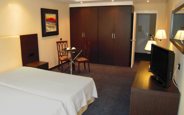 Malibu Foz Hotel - La Maison Younan