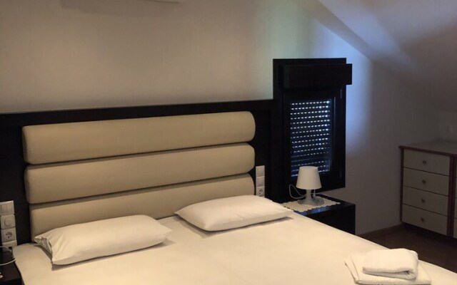 Charming 2-bed House in Kallithea