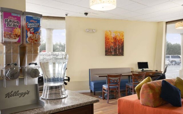 Days Inn by Wyndham Wrightstown