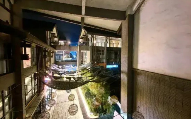 Mingyueshan Tangchi Hot Spring Hotel