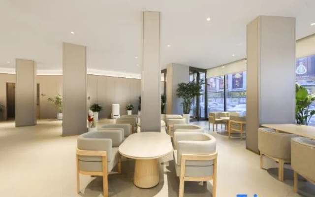 Hongdu Business Hotel (Daqing East Railway Station)