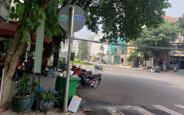 Nhu Huynh Hotel by OYO Rooms