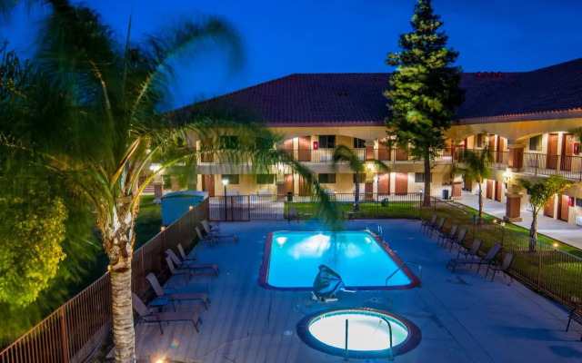 Super 8 Santa Nella Ca