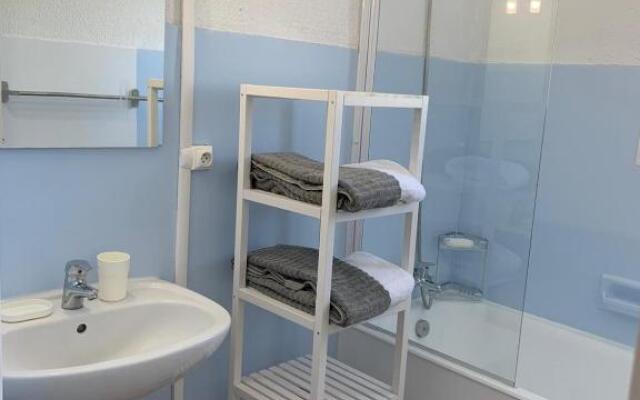 BEAUX APPARTEMENTS 65m2 AVEC ESPACES EXTERIEURS PARKINGS PROCHE PLAGE