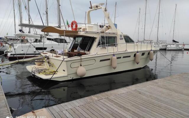 B&B Boat Miguel IV