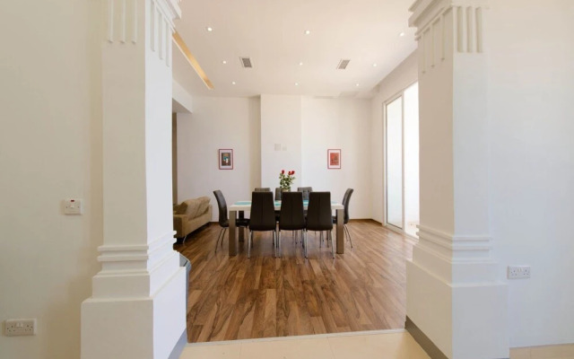Charming Seafront Apartment, Perfect for Families