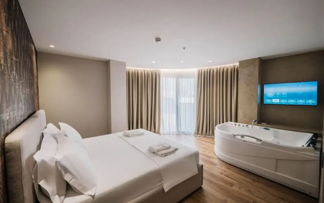 Ermes Deluxe Suite With Balcony