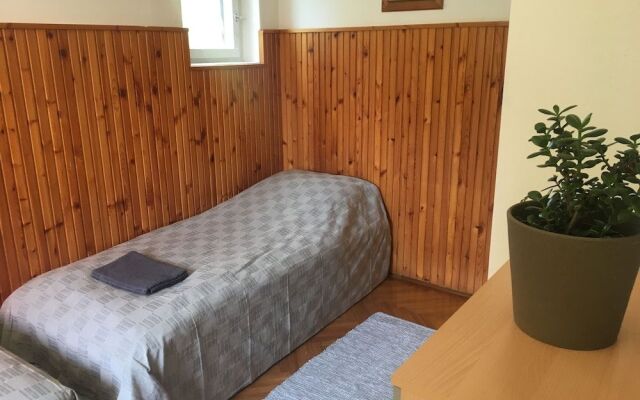 Mella Holiday House