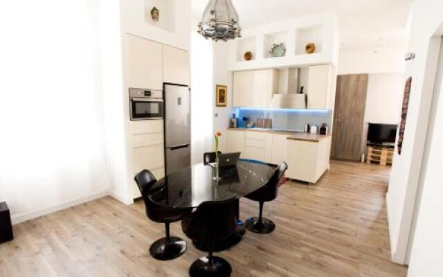 Ice Breaker Apartment