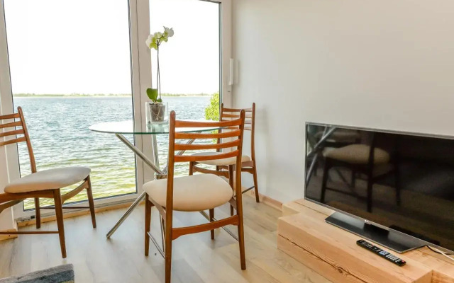 Vivaldi Lake House