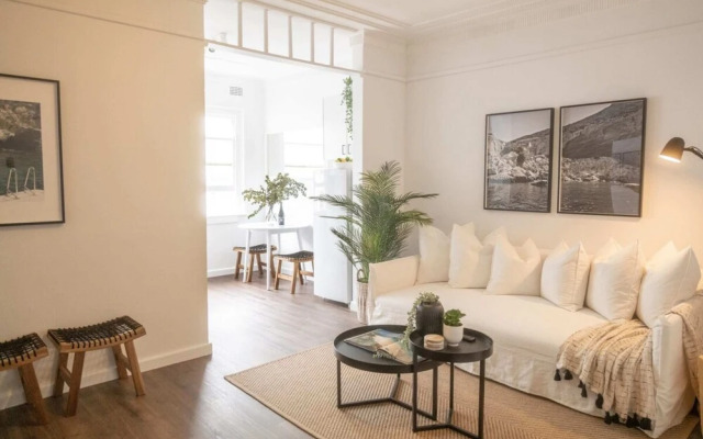 Stylish 1 Bedroom Apartment Near Beach