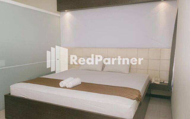 Pits Hotel RedPartner near Atom Mall